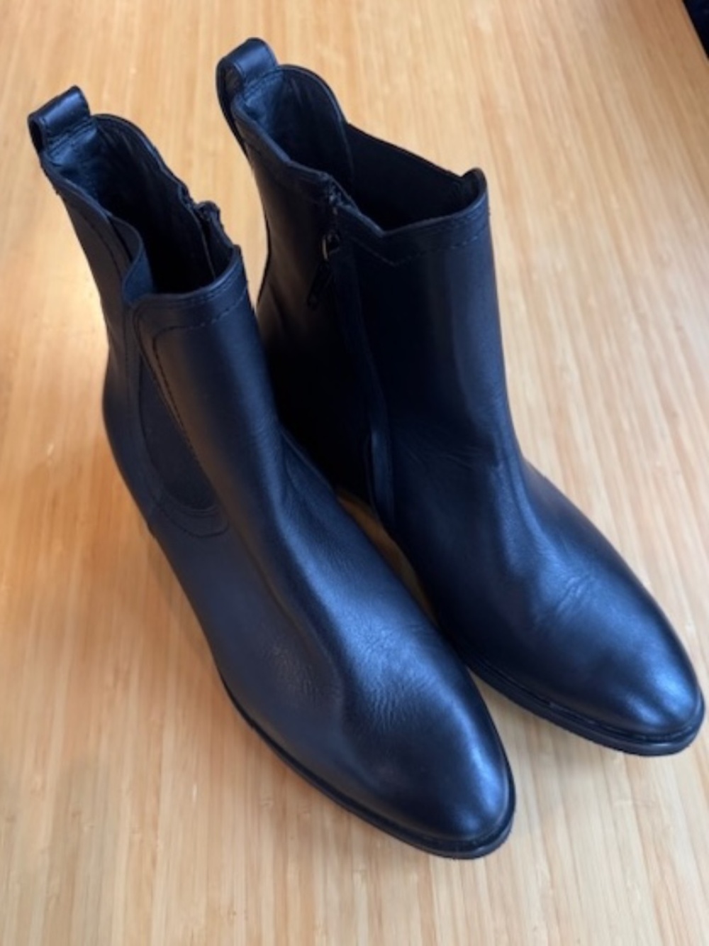 Chic Paul Green Black Italian Leather Chelsea Bootie's.  UK Size 4. US Size 6.5